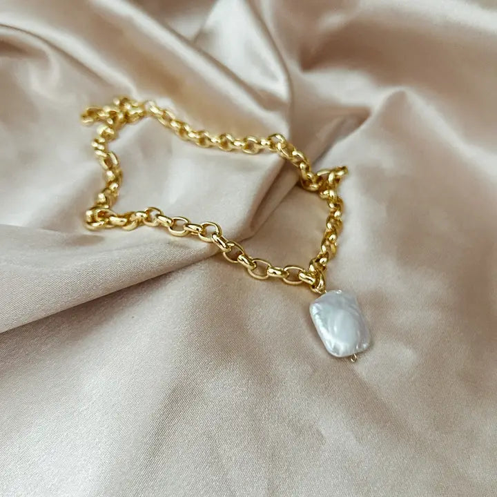 Bold Pearl Necklace